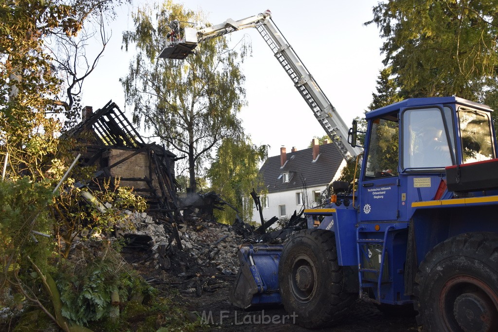 Grossfeuer Einfamilienhaus Siegburg Muehlengrabenstr P1107.JPG - Miklos Laubert